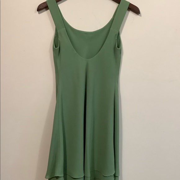 Women Short Green Dress With Matching Shawl. Size 4. - Picture 4 of 11